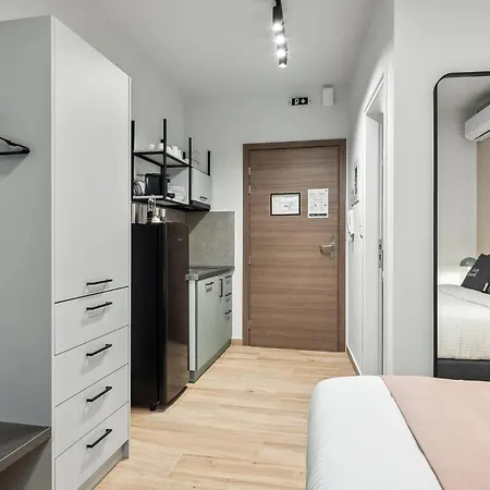 Limehome Solonos Center * Афины