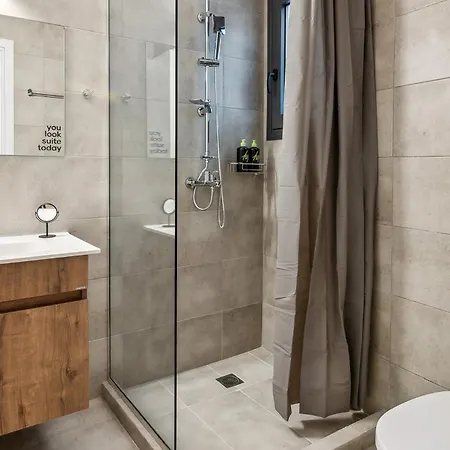 Limehome Solonos Center Афины
