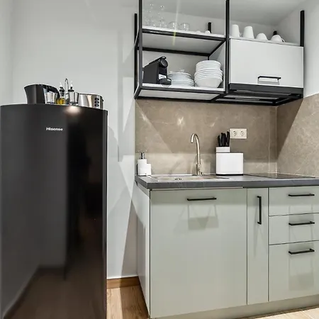 Limehome Solonos Center Апартаменты