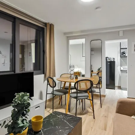 Limehome Solonos Center Апартаменты *