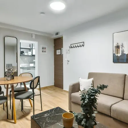 Limehome Solonos Center Афины