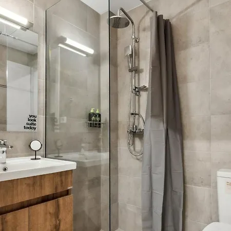 Limehome Solonos Center Апартаменты *