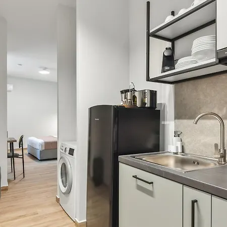 Limehome Solonos Center Апартаменты *