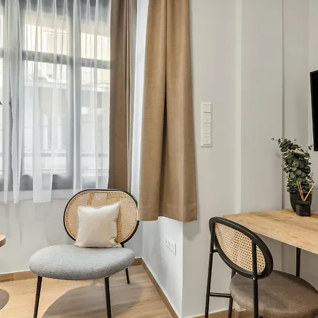 Апартаменты Limehome Solonos Center *