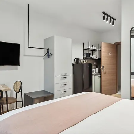 Limehome Solonos Center * Athens